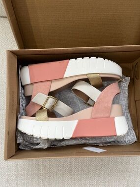 Steve Madden Pastry Platform Sandal.